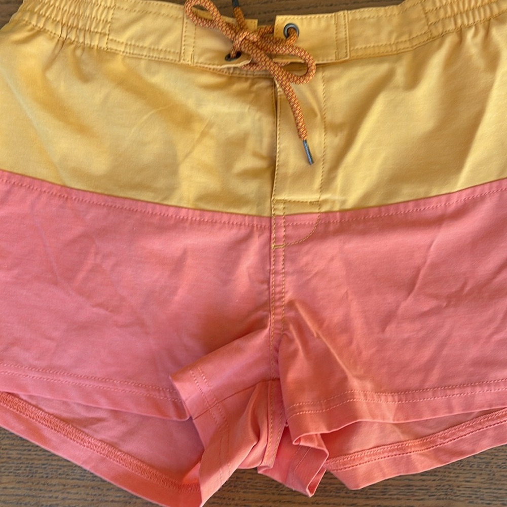 Faherty shorts - Picture 2 of 3